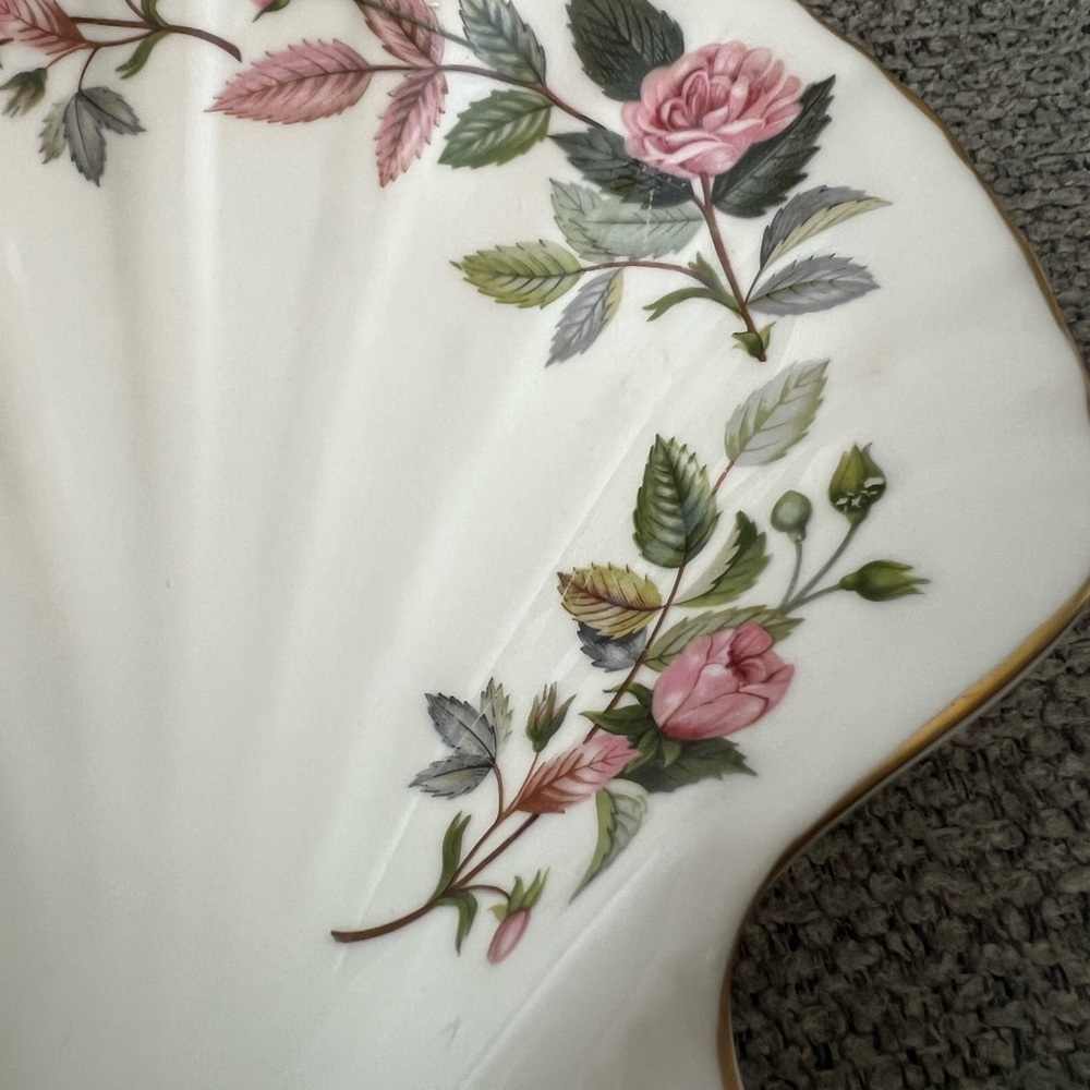 Wedgwood Hathaway Rose vintage Shell Trinket Dish - Picture 3 of 3